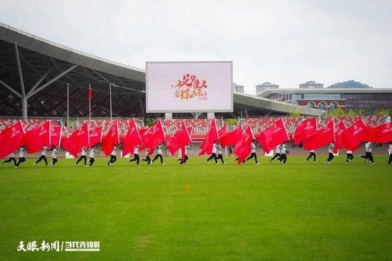 随着;孩子还小、;人都没了等预告接连曝光，电影《来都来了》热度一路飙升，电影相关话题频频登上各大平台热搜，目前已跻身票务平台一周内地想看榜前三位